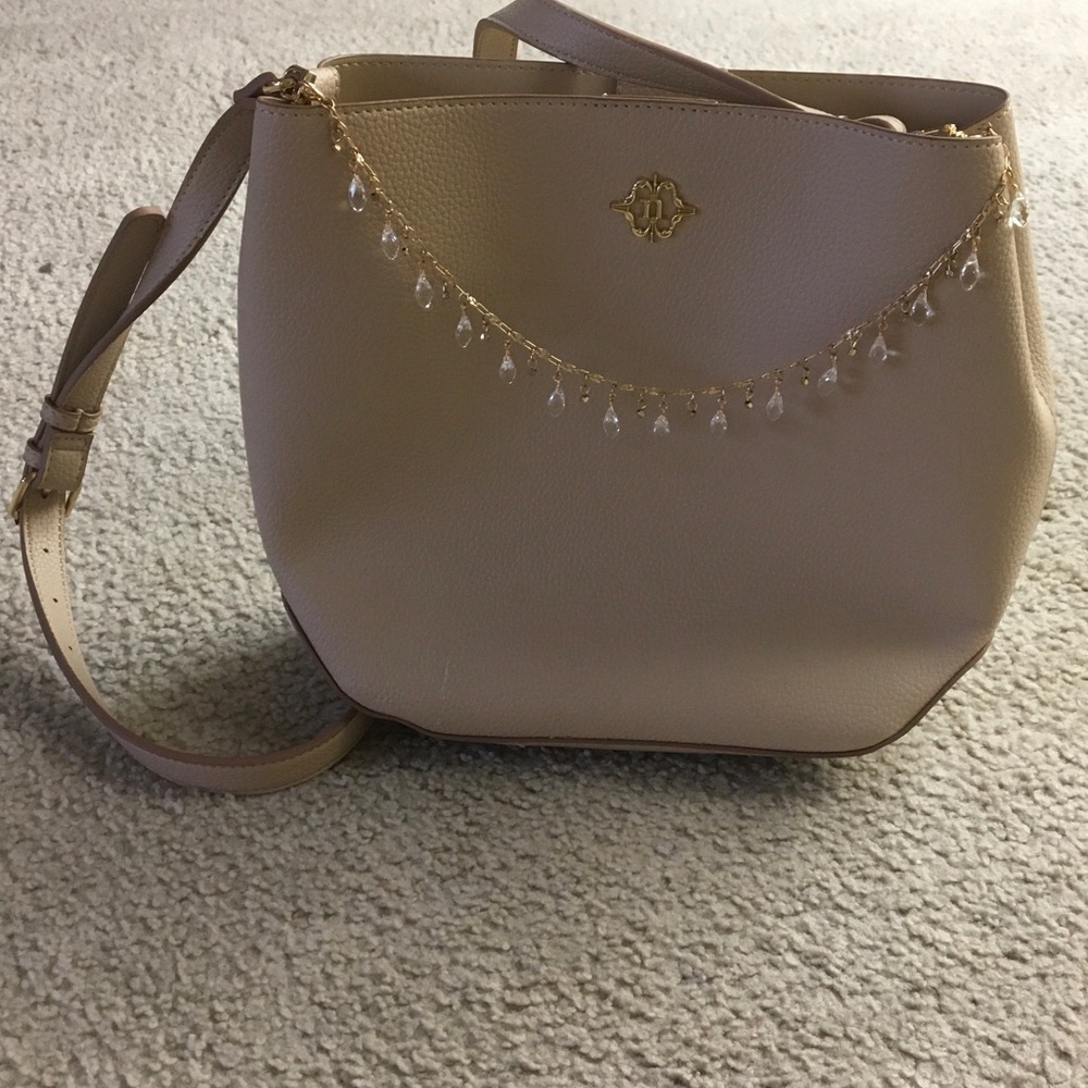 NANETTE LEPORE/“LATTE SAND“PEBBLE LEATHERw CRYSTAL CHAIN SHOULDER BAG/NEW